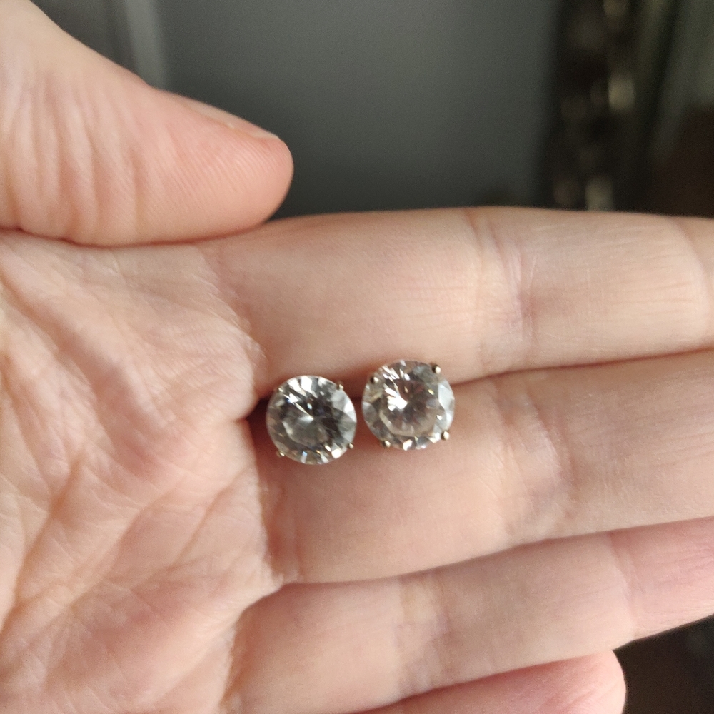 Circular stud earrings - Picture 2 of 3
